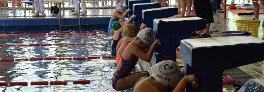Знак пливачког такмичења и линк на званичну страницу организатора